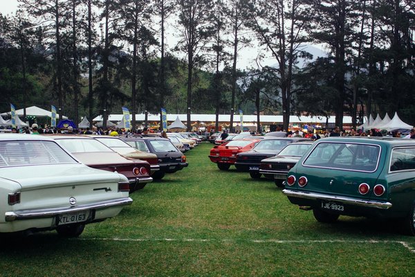 Mastering minimalism: your ultimate guide to creating a stunning versatile jewelry collection