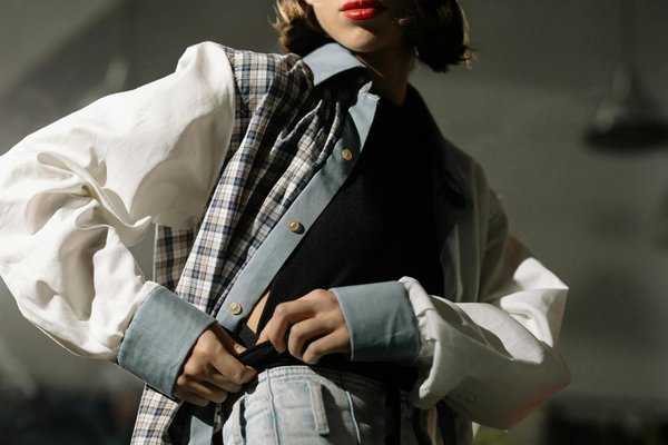 Elevate your locks: the definitive handbook for combining thermal protectants and styling sprays