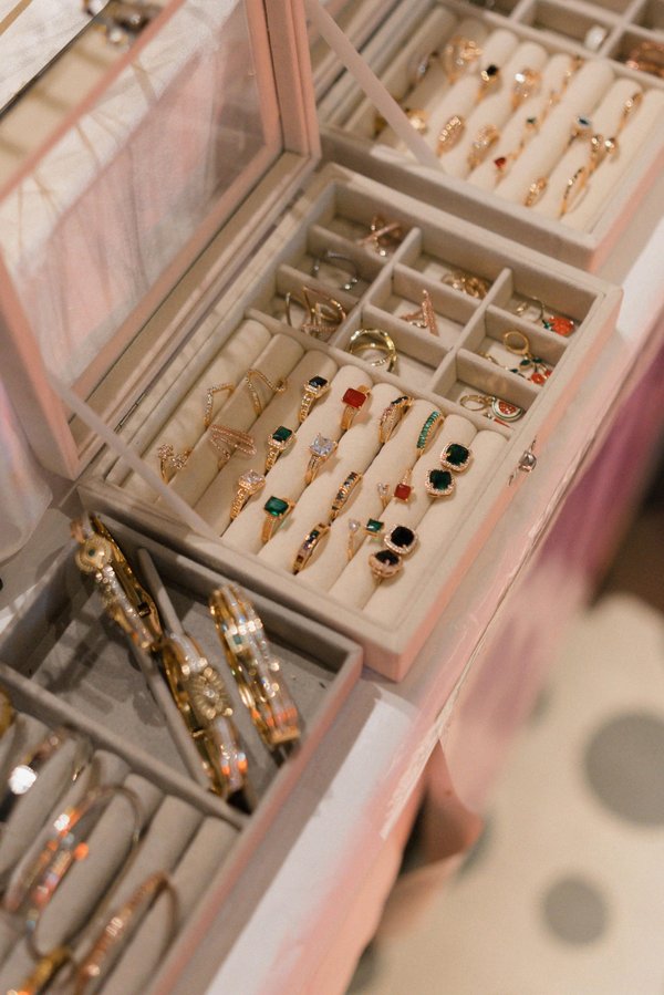 Find your ideal jewelry box: styles, materials, and tips
